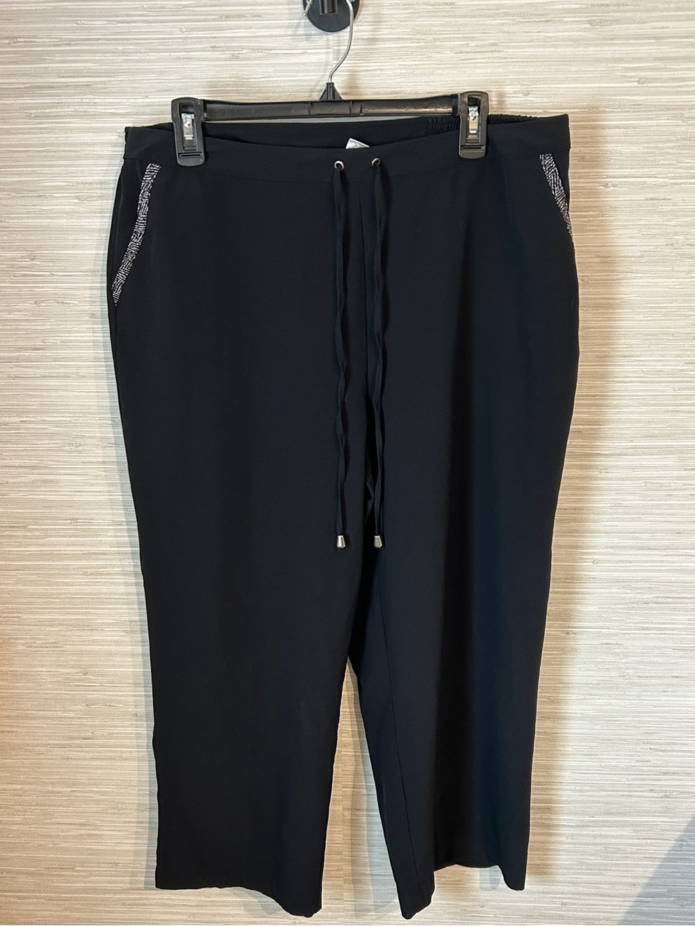 Chico’s Zenergy Size 3 XL Black Wide Leg Crop Pants Embellished Pocket
